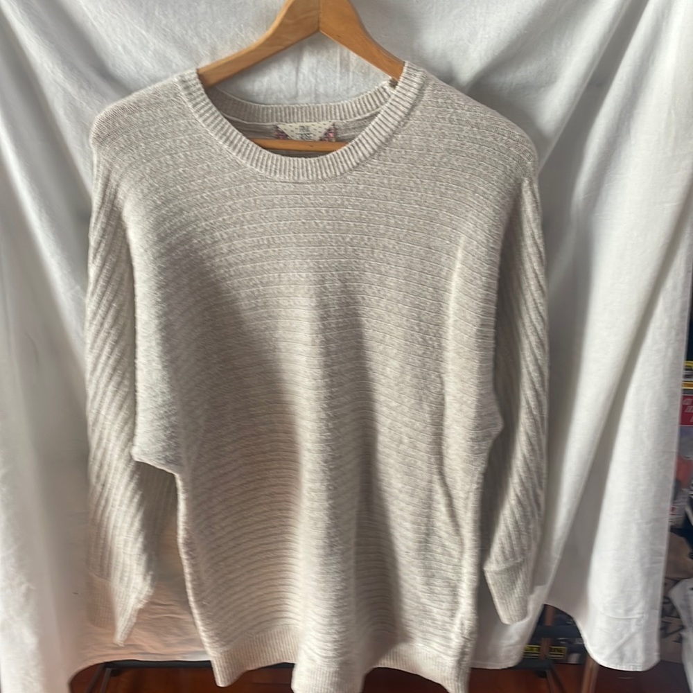 Women’s Pink Rose Super Soft Ivory Sweater Size medium